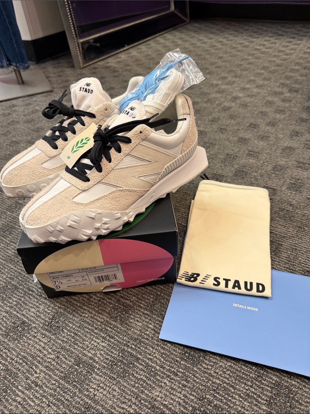 New Balance Multicolor Shoe Box with Branded Label (Green, Cream, Pink) - Picture 1 of 6